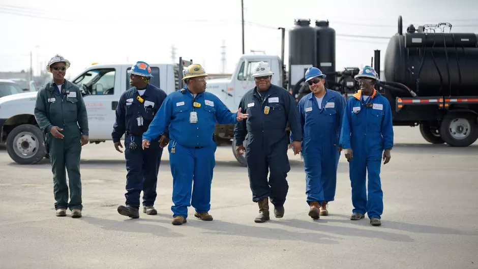 A group of Veolia employees walk through a facility